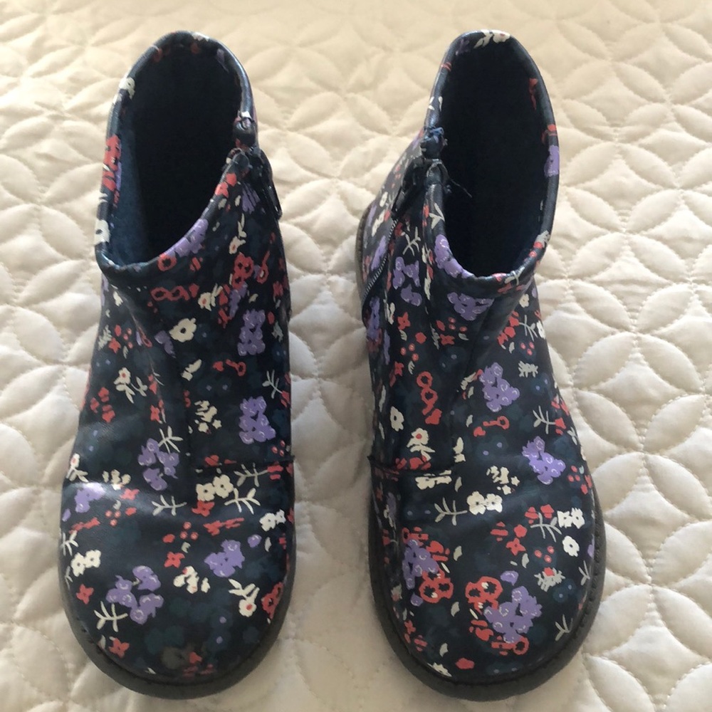 Oshkosh girl’s boots size 12.